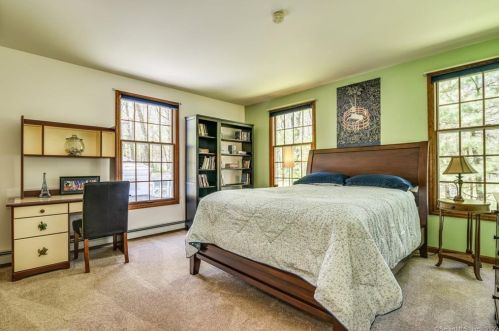 43 Jefferson Dr, Ridgefield CT 06877-5910 exterior