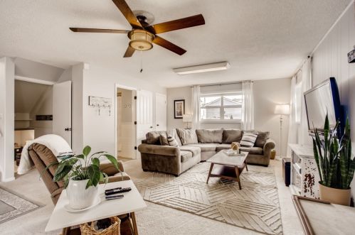 366 Commonwealth Ln, Elmhurst IL 60126-4918 exterior