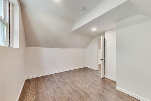 8740 Escanaba Ave, Chicago IL  60617-3115 exterior