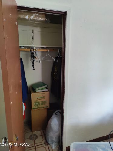 1302 Kleindale Rd, Tucson AZ 85749-8385 exterior