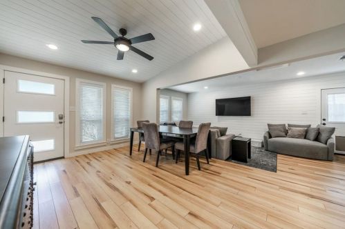 7003 Cherry Meadow Dr, Austin, TX 78745-5335