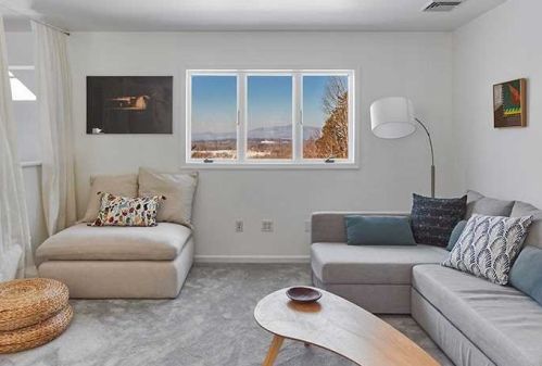 20 Old Post Rd, Red Hook NY 12571-2219 exterior