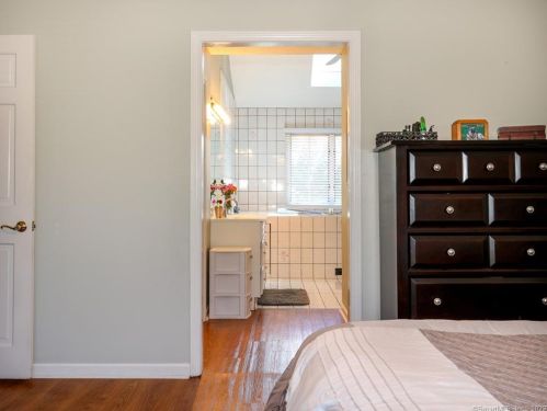 41 Brockett Farm Rd, North Haven CT 06473-3583 exterior