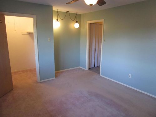 8768 Santa Bella Dr D, Hazelwood MO 63042-2918 exterior