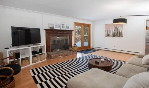 97 Holmes Rd, Ridgefield CT  06877-4303 exterior