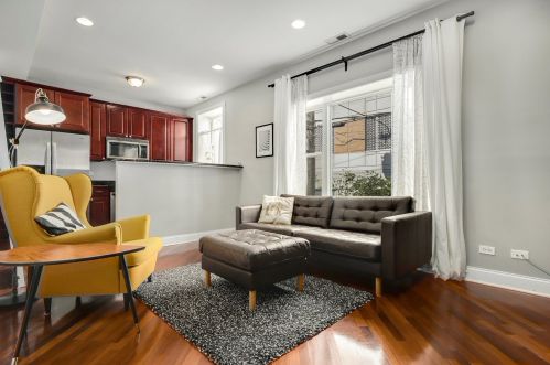 906 Winona St, Chicago, IL 60640-3233