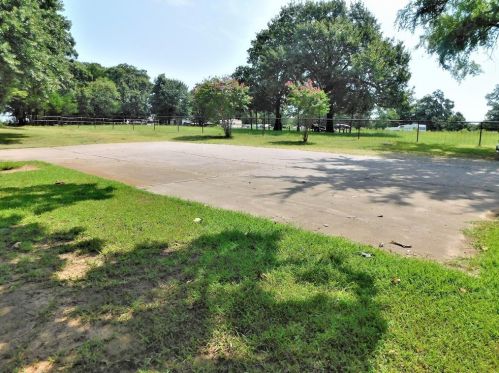 2126 Us Highway 69, Denison TX  75020-6438 exterior