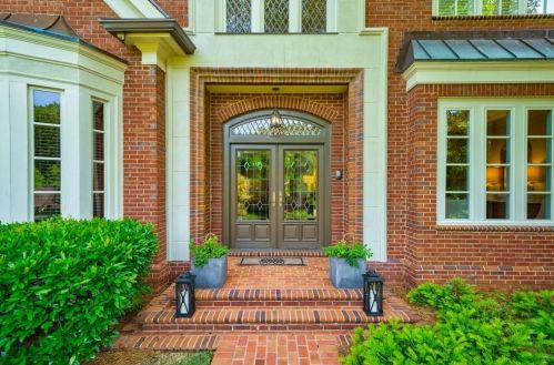 455 Laurel Chase Ct, Atlanta GA  30327-4655 exterior