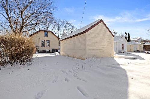 1937 95th St, Milwaukee WI  53227-1414 exterior