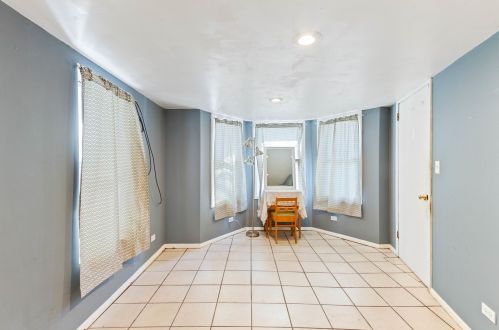 4577 Elston Ave, Chicago IL 60618-1813 exterior