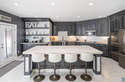 9127 Superior St, Duluth MN 55812-2139 exterior