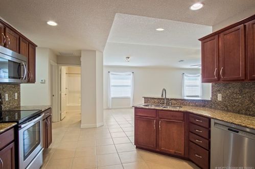 7 Huarte Way, Fort Pierce FL 34952-8517 exterior