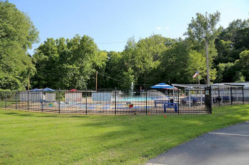 1823 Bookbinder Dr, Saint Louis MO 63146-4308 exterior