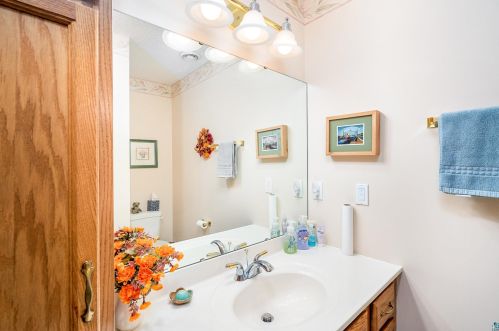 328 Hickory St, Duluth MN 55811-4899 exterior