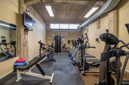 210 Desplaines St, Chicago IL  60661-5500 exterior