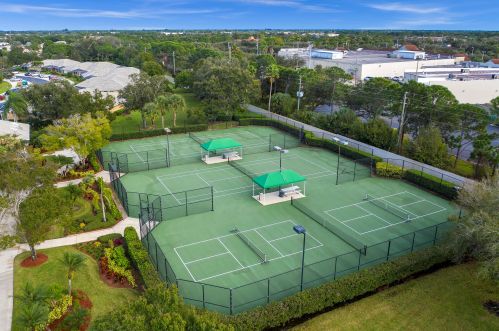 257 Bentley Cir, Fort Pierce FL  34986-2458 exterior