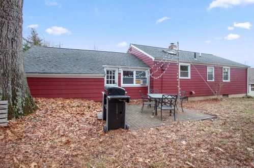 21 Knollwood Rd, Farmington, CT 06032-1048