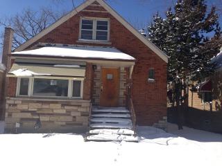 8032 Spaulding Ave, Chicago, IL 60652-2611