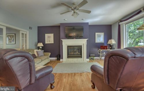 1014 Peggy Dr, Hummelstown PA 17036-9025 exterior