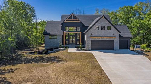 454 Stonehenge Dr, Wyoming, MI