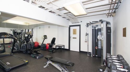 647 Sheridan Rd, Chicago IL  60613-3592 exterior