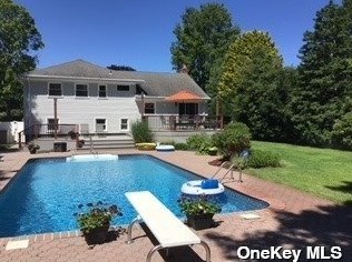 12 Evans Ct, Huntington Station NY exterior