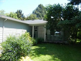 8048 62 Ave, Portland OR  97206-8951 exterior