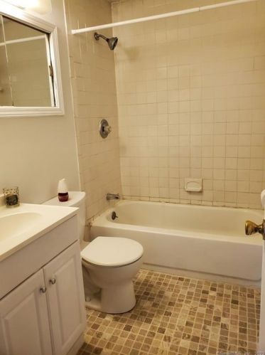 80 Middle Tpke, Manchester CT 06040-4209 exterior