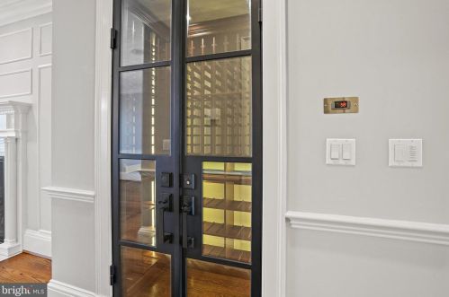 420 3rd St, Washington DC  20003-1930 exterior