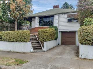 4526 40 Ave, Portland OR  97202-3121 exterior