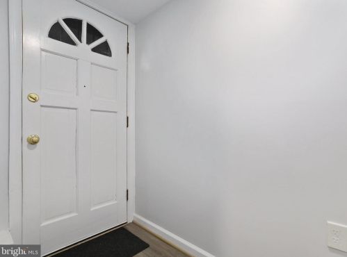 2132 Newport Pl, Washington DC 20037-3002 exterior