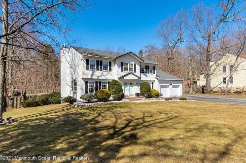 8 Cedar Ct, Jackson Twp NJ exterior