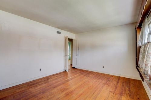 525 Ash St, Waukegan IL 60085-3928 exterior