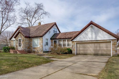 1423 Parkhurst Ave, Grand Rapids MI 49504-2646 exterior