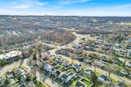 721 Pleasant Vly Way, Town Center NJ 07052-2810 exterior