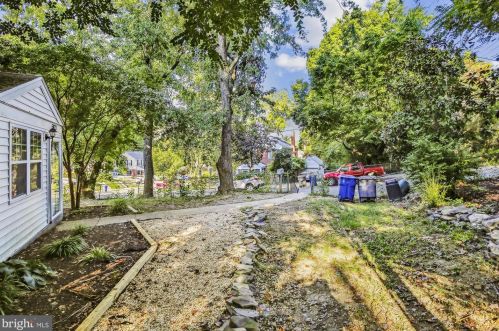 5823 Monticello Rd, Alexandria VA 22303-1302 exterior