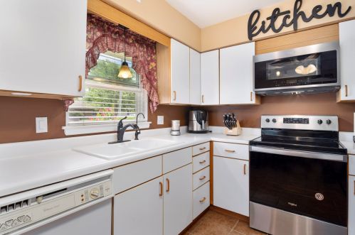 909 Alann Dr, Joliet IL 60435-3822 exterior