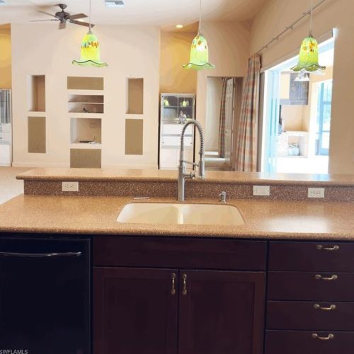 560 Desoto Blvd, Naples FL 34120-9021 exterior