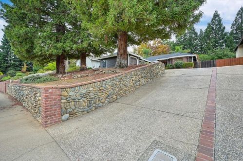 671 Hancock Dr, Folsom, CA 95630-4905