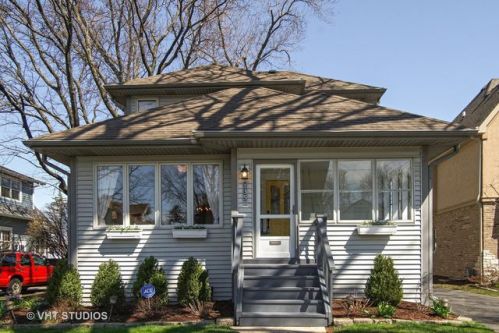 135 Grantley Ave, Elmhurst IL  60126-2352 exterior