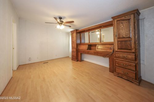 5802 Rocking Cir St, Tucson AZ 85713-6323 exterior