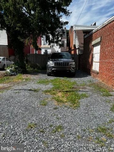 303 New Dorwart St, Lancaster PA  17603-5223 exterior