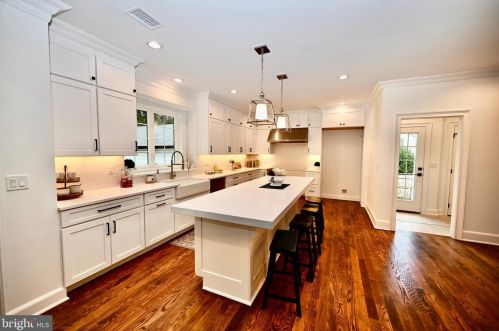 694 Prospect Ave, Princeton NJ 08540-4037 exterior