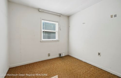 71 Ctr St, East Freehold NJ 07728-2430 exterior