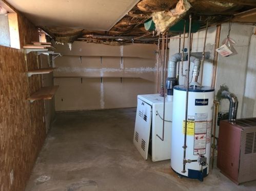 228 Hermitage Dr, Springfield MA 01129-1346 exterior