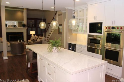 3586 Walnut Brk Dr, Rochester MI 48309-4065 exterior