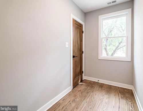 1011 Duke St, Alexandria VA 22314-3402 exterior