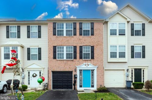 711 Grant Dr, Hanover PA  17331-2079 exterior