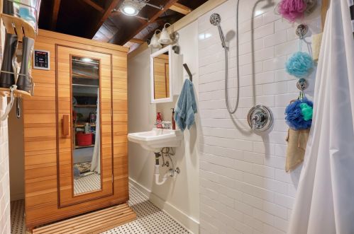 2338 61, Milwaukee WI 53219-2135 exterior