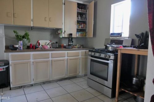 326 Roosevelt Ave, Oxnard CA 93030-3680 exterior